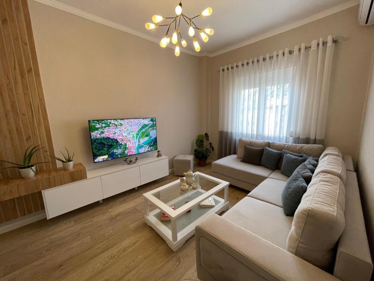 Joni & Joy Center Apartment ベラト エクステリア 写真