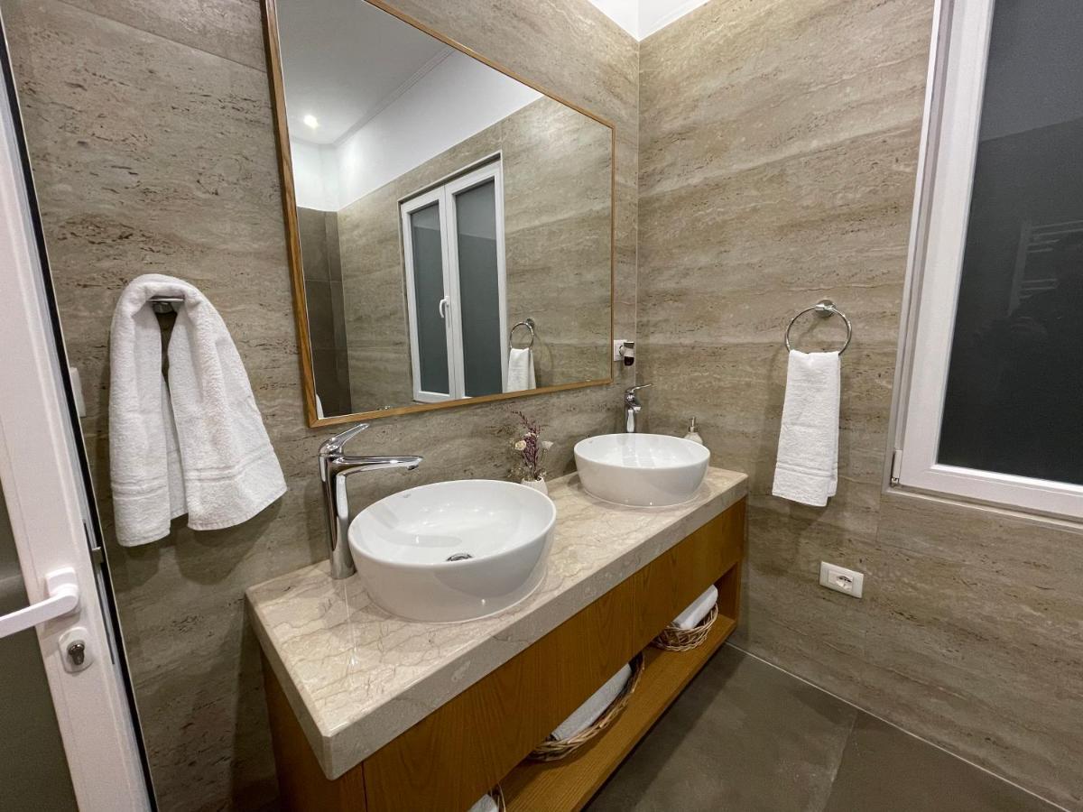 Joni & Joy Center Apartment ベラト エクステリア 写真