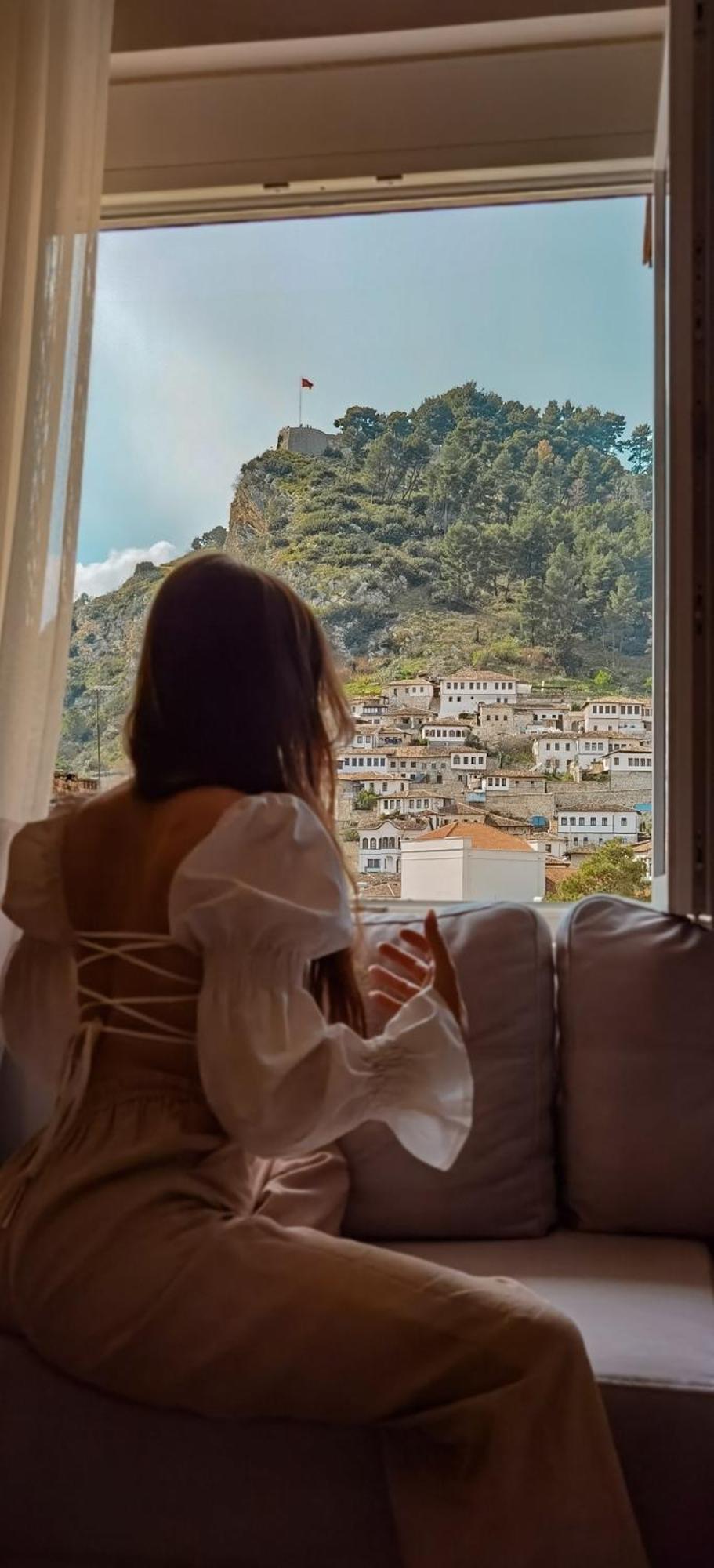 Joni & Joy Center Apartment ベラト エクステリア 写真